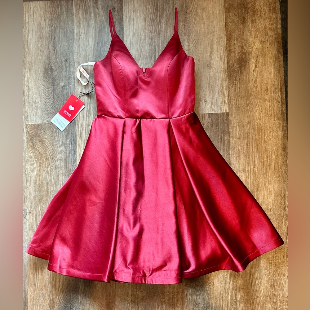 Brand New With Tags Women’s JJ’s House Bergundy Dress